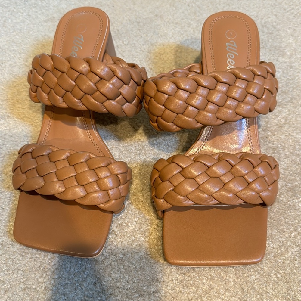 Amazon heels - Picture 3 of 4